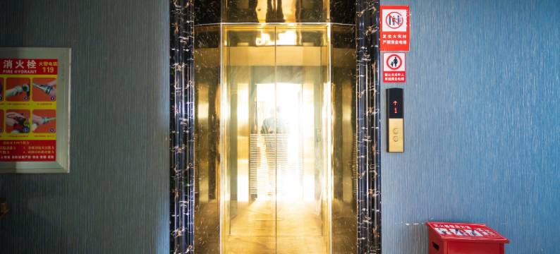 布尔津七彩河假日酒店图片