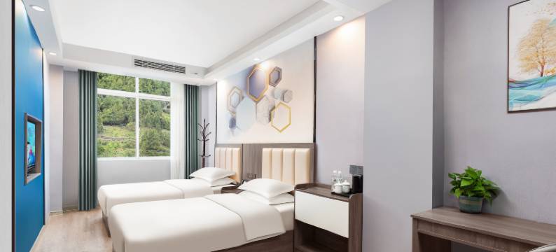 黔东逸居酒店(凯里学院高铁南站店)图片