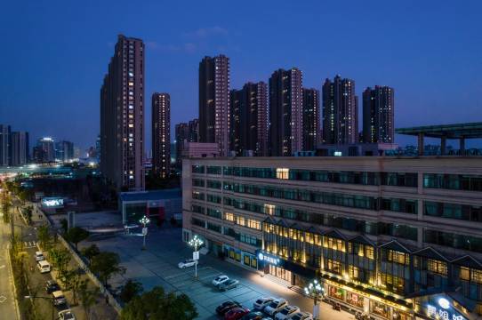 汉庭酒店(杭州滨江滨康路地铁站店)