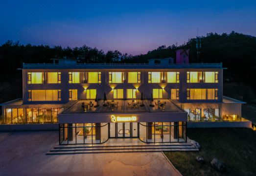 天柱山森山云宿SeasonHiOver view