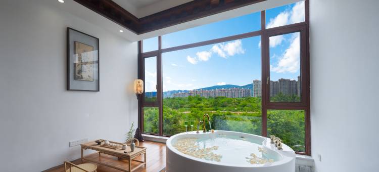 西双版纳北回归线·湖景酒店图片