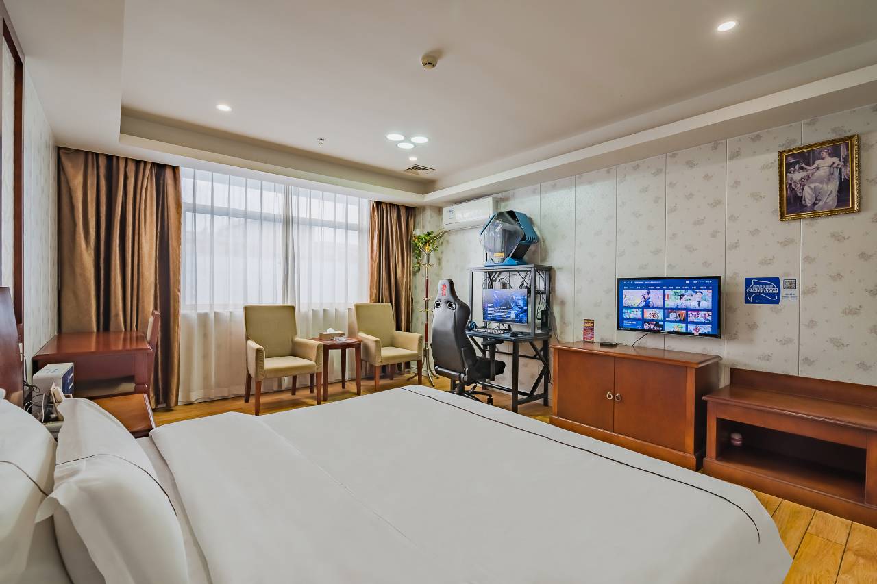本色电竞酒店(惠州三栋高铁南站店)