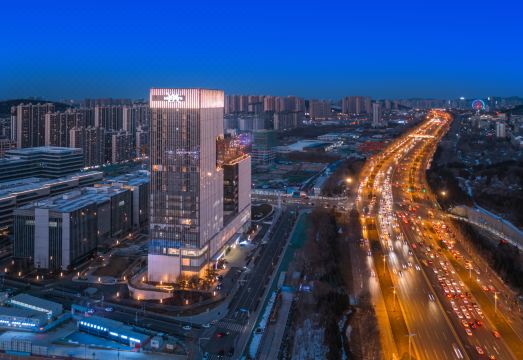 济南高新奥体中心美居酒店外景图