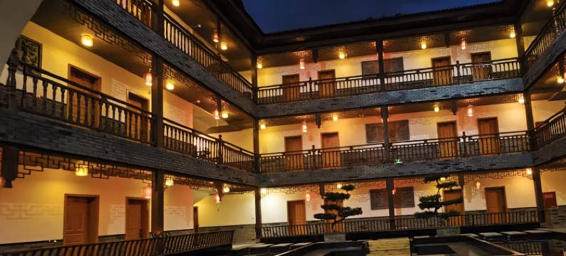 泸定海螺沟景区杨家小院图片