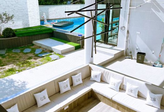 E CHI HOMESTAY Hotel Overview