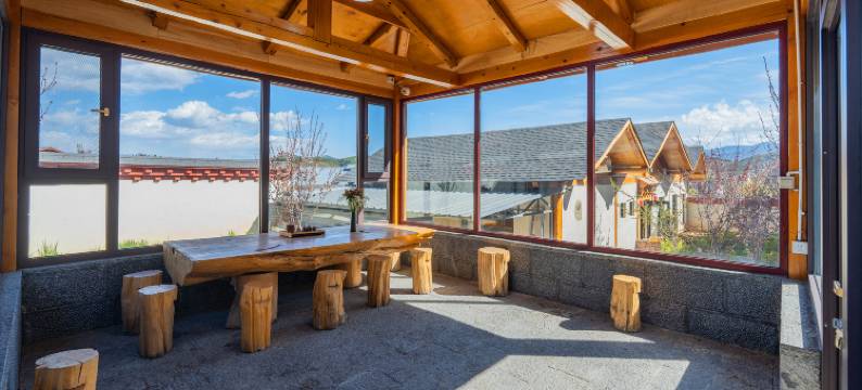 牧弋·南坡藏式艺术度假民宿(香格里拉噶丹松赞林寺店)图片