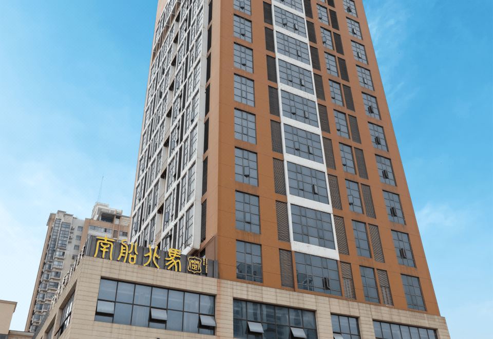 襄阳长虹北路亚朵酒店外景图