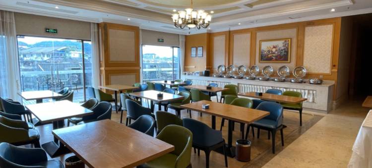 维也纳酒店(峨眉山高铁站马路桥美食街店)图片