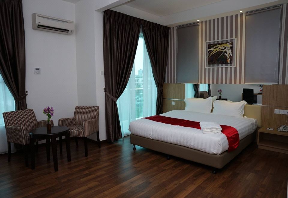 906 Premier Hotel Hotel Overview