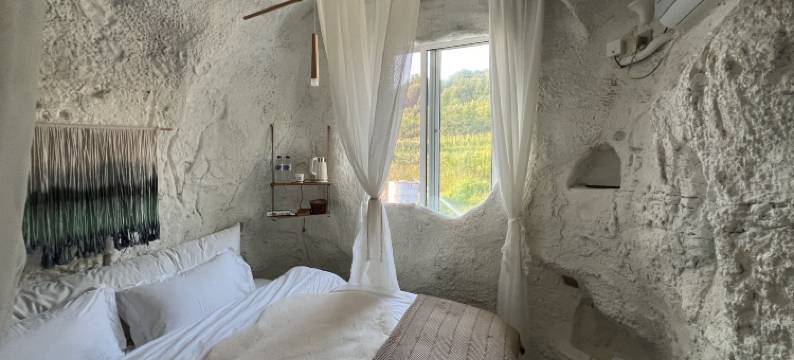 拾叶湖景山洞度假村图片