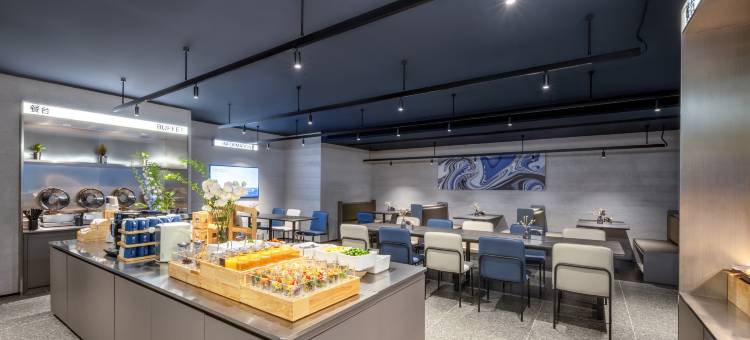 上海外滩大世界地铁站轻居酒店图片