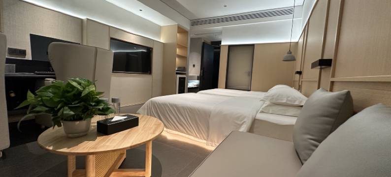 世鉴酒店(南郊机场经开万达店)图片