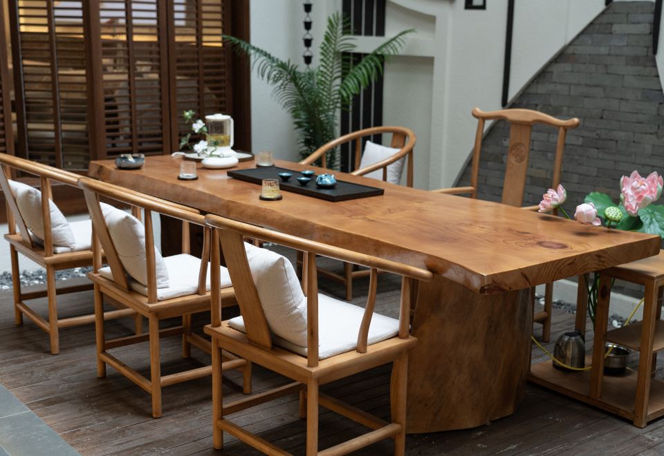 CHSSHOLTEL Hotel Overview