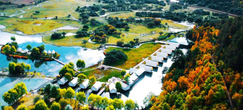 香格里拉茸洽·Glamping娜姆措温泉帐篷营地图片