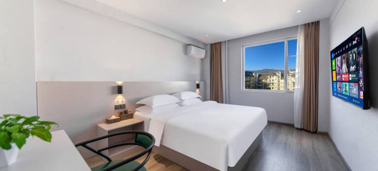 TRIPLE纯泊欢丽酒店(都江堰景区南桥店)图片