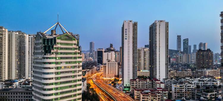 艺龙安云酒店(贵阳黔灵山公园北京路地铁站店)图片