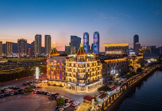 美豪RROYALSSHOTEL汤泉酒店外景图