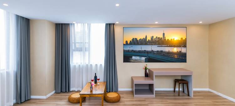 波罗的海酒店(重庆解放碑步行街洪崖洞店)图片