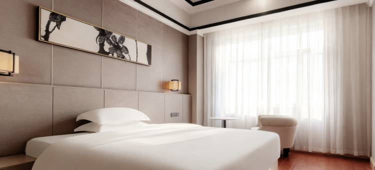 小鹿辰客酒店(广州技术师范大学白云学院店)图片