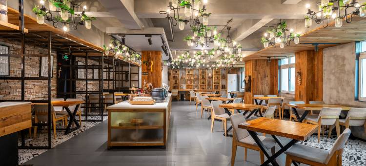 广州火车站微八逸居酒店(白云世界皮具贸易中心店)图片