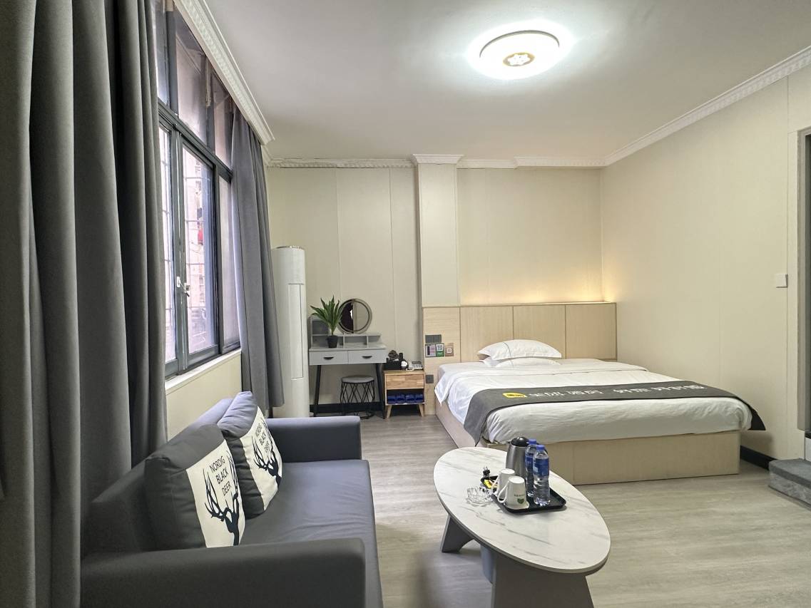 智杰公寓(广州东站天平架地铁站店)