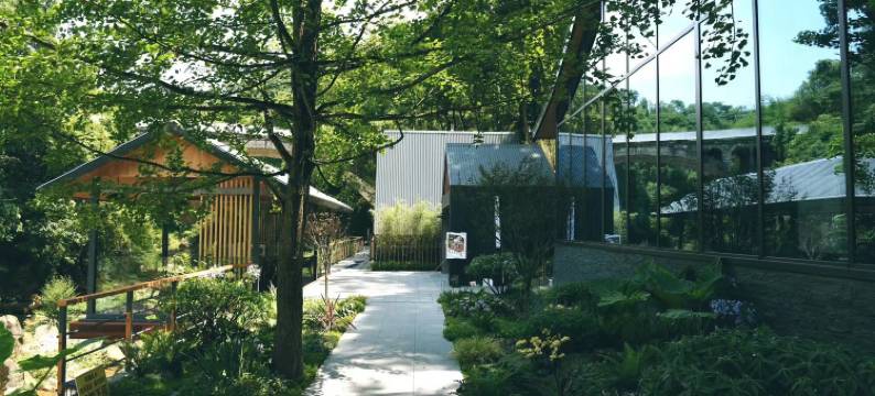 青城山·青城谧境·360°环山丨溯溪漂流·私汤美墅(茶坪景区店)图片