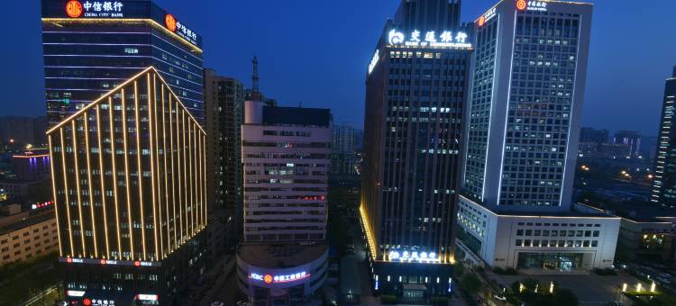 叶与晨电竞电影酒店(新百广场万象城店)图片