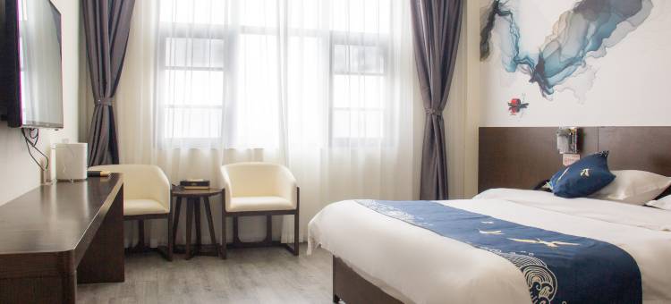 蓝湖驿站禅意酒店(然乌湖店)图片