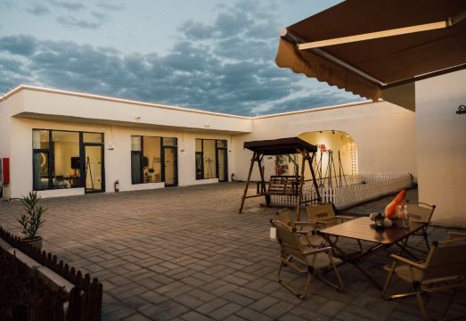 Eile Travel Homestay Hotel Overview