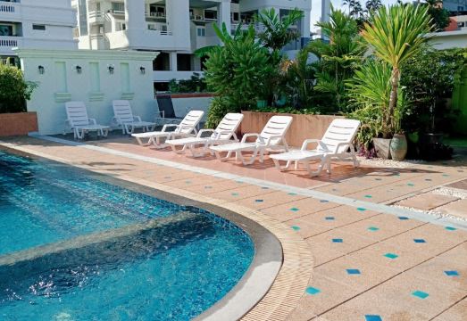 沃拉布里素坤逸酒店外景图