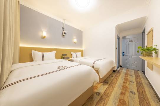 屿山居民宿(镇远古城店)