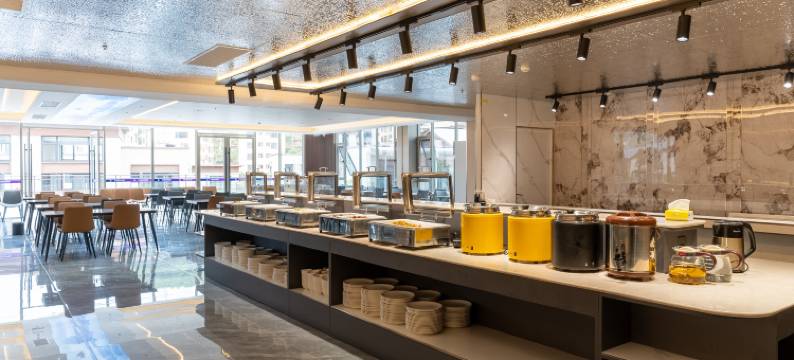 楚雄紫月湾温泉花园酒店(彝人古镇大牌坊店)图片