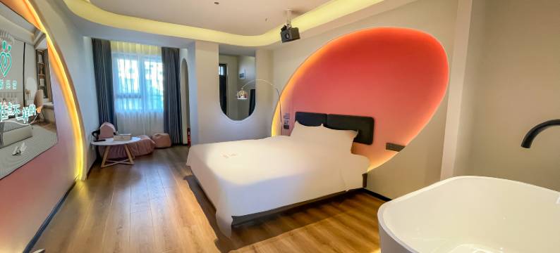 宿不同设计师民宿(开封清明上河园店)图片