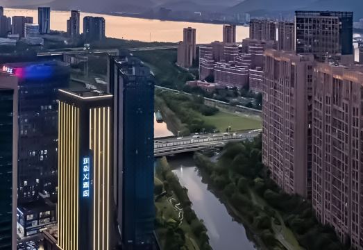 杭州滨江江南大道亚朵X酒店外景图