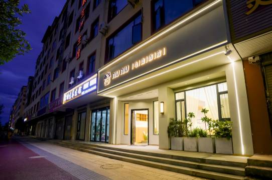 NIUNIU电竞酒店(麒麟区曲靖站店)