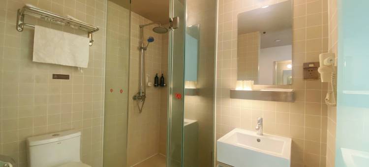 艺龙瑞云酒店(青岛城市阳台景区西海岸汽车总站店)图片