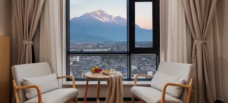 洁蓝·Snow view·180°雪山观景智能度假酒店(黑龙潭公园店)图片