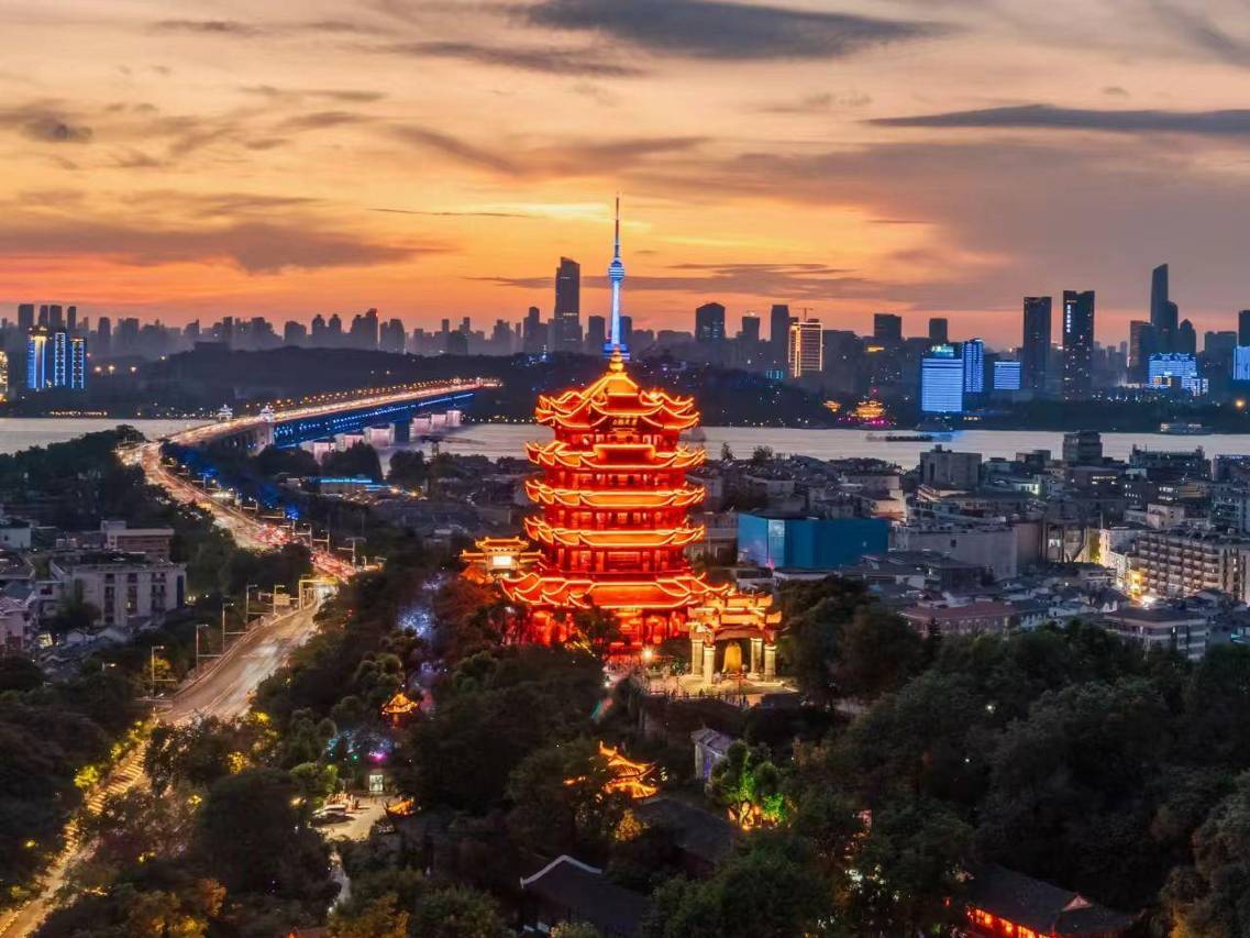 憬黎全套房酒店(武汉江汉路武胜路地铁站店)图片