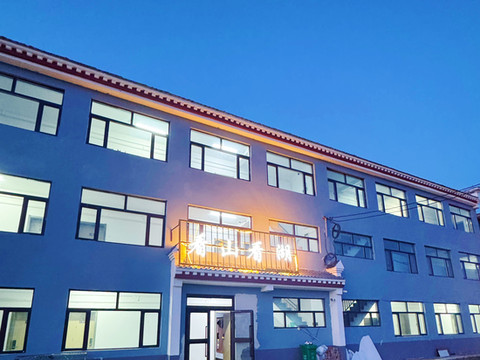 黑马河看山看湖民宿