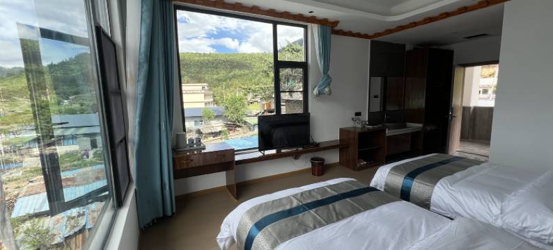 工布江达雅拉仁青客栈图片