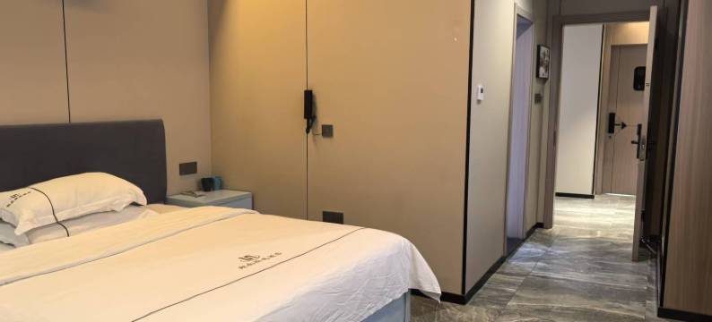 艾里酒店(鲤南美食街店)图片