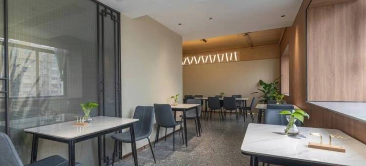喆缦·欢悦智能影院酒店(普定店)图片
