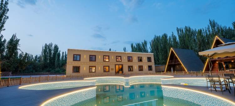 焰火小镇|Firevale·待花谷泳池度假庄园(葡萄沟风景区店)图片