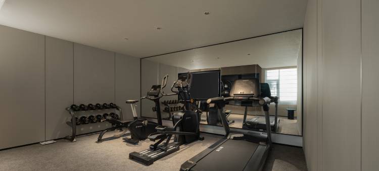 张家界国家森林公园标志门亚朵酒店图片