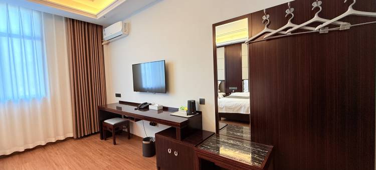 丝路轻居酒店(民勤店)图片