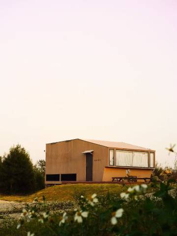 见山礁石悬崖观海民宿(月亮湾店)