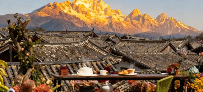 花筑月半湾·雪山屋顶Coffee·花海漫步设计美宿(丽江古城木府店)图片