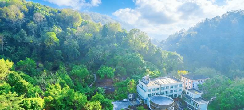 龙陵奇水源楼酒店图片