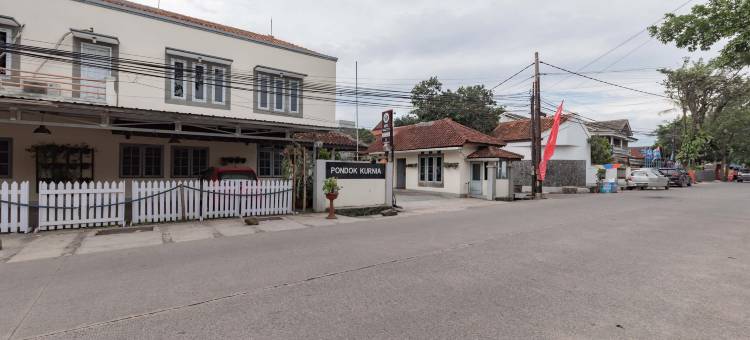 万隆市布瓦巴图红多兹@彭多克库尔尼亚酒店(RedDoorz @ Hotel pondok Kurnia near Buah Batu Bandung)图片