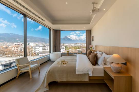 白云外·日照金山|雪山湖景双线观景秘境花园美宿(丽江古城区店)图片